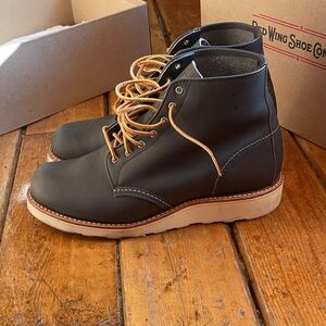 Women’s Red Wing 6” round stone buff leather